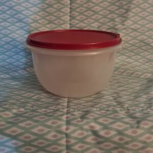 Tupperware Lg 8 cups mixing bowl #271-3 w/ seal